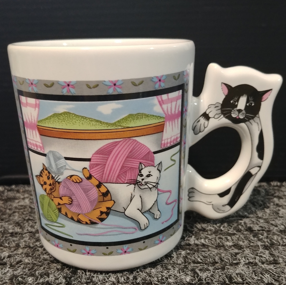 VTG Cats Playing Yarn Floral Border Cat Handle Ceramic Coffee Mug Cup 3.75" NIB